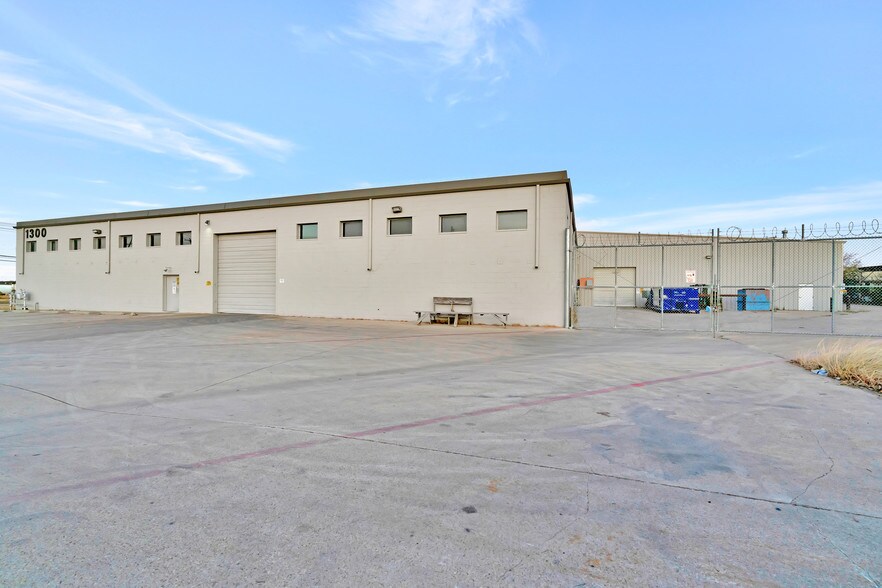 More Photos Of 1300 E Industrial Ave, Saginaw Warehouse For Sale