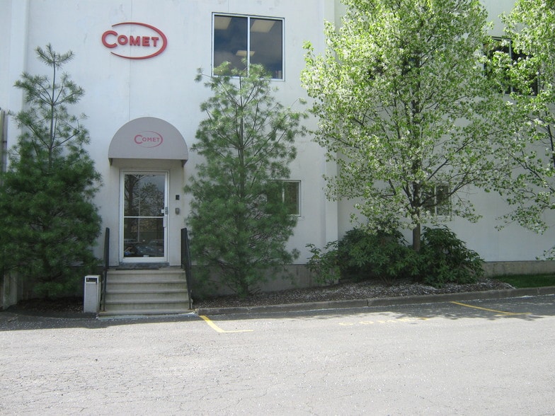 More Photos Of 76 Progress Dr, Stamford Research And Development For Lease