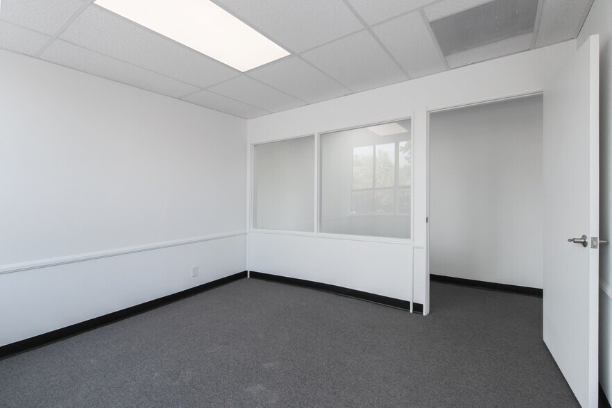More Photos Of 1021 E Walnut St, Pasadena Medical For Lease