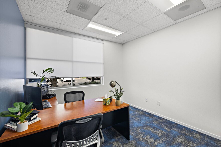 More Photos Of 1124 Bristol St, Costa Mesa Office For Sale