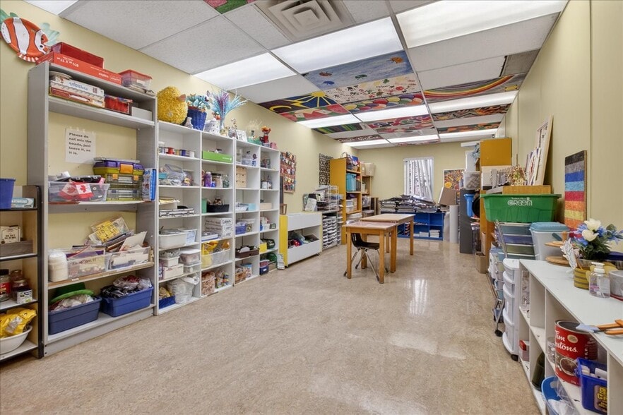 More Photos Of 11831 123 St NW, Edmonton Office For Sale