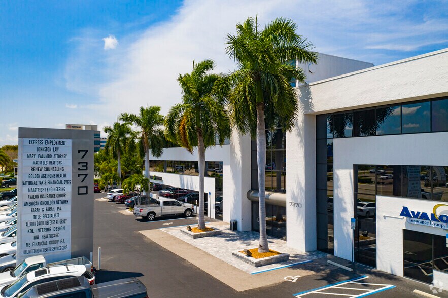 More Photos Of 7370 College Pky, Fort Myers Medical For Lease