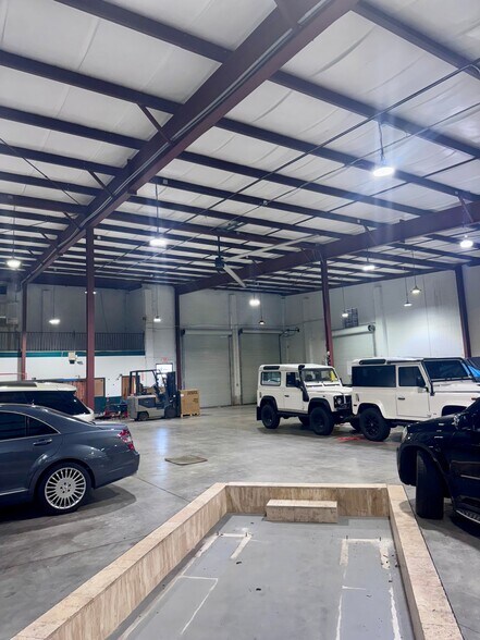 More Photos Of 1989 Trade Center Way, Naples Warehouse For Lease