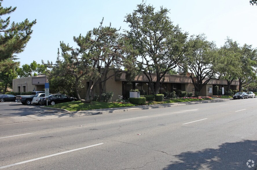 More Photos Of 1500 W Shaw Ave, Fresno Office For Lease
