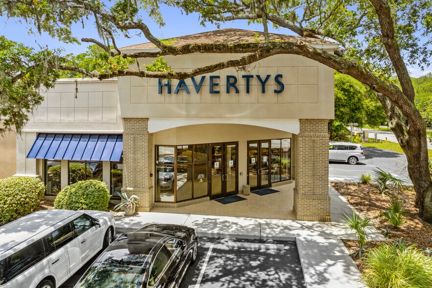 More Photos Of 2 Buckingham Plantation Dr, Bluffton Freestanding For Sale