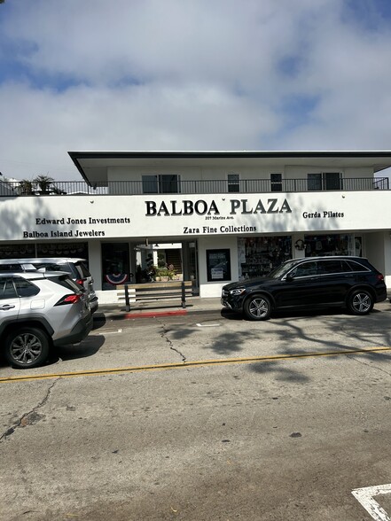 Primary Photo Of 307-309 Marine Ave, Newport Beach Storefront Retail Residential For Lease