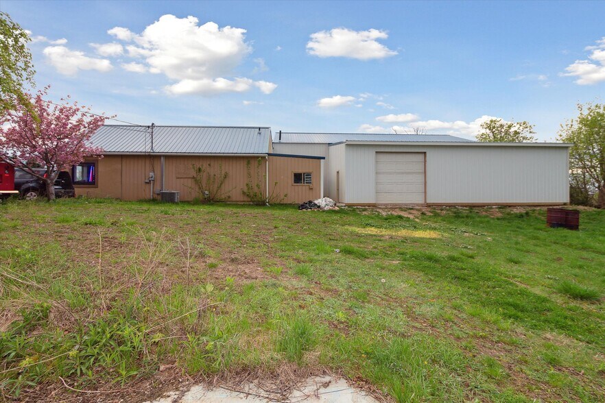 More Photos Of 3159 W Monroe Rd, Alma Freestanding For Sale