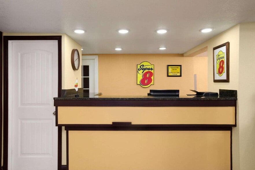 More Photos Of 4120 Williams Ave, Woodward Hotel For Sale