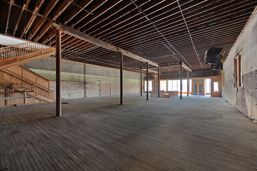 More Photos Of 214-216 N Liberty St, Jackson Storefront Retail Office For Lease