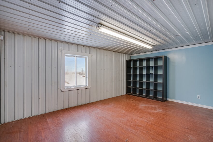 More Photos Of 19 Terry Fox Dr, Vankleek Hill Manufacturing For Sale