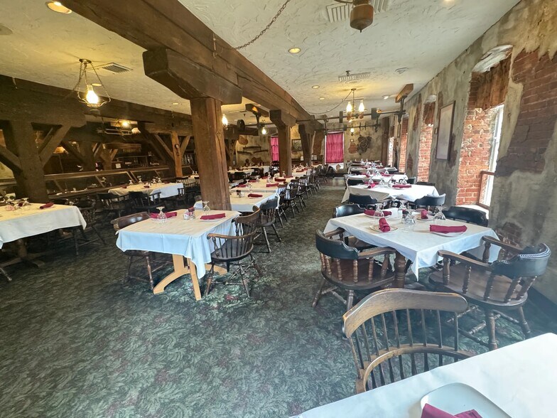 More Photos Of 255 Riverside Dr, Tiffin General Retail For Sale