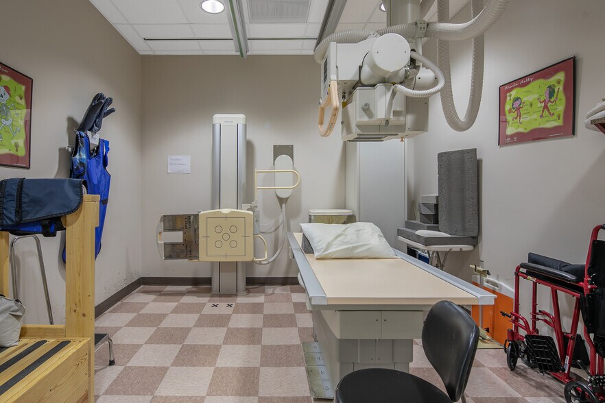 More Photos Of 6000 Ramsey St, Fayetteville Office For Sale