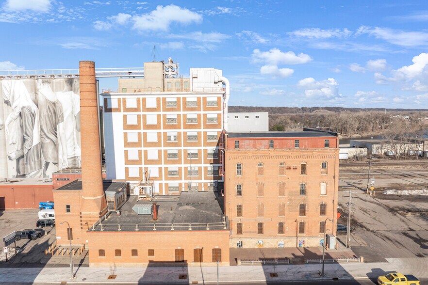 More Photos Of 324 N Riverfront Dr, Mankato Manufacturing For Sale