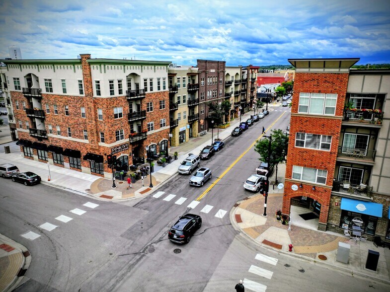 More Photos Of 712-786 Mainstreet, Hopkins General Retail For Sale