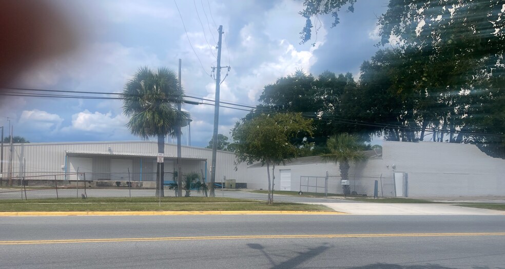 More Photos Of 1141 US Highway 41 NW, Jasper Distribution For Lease