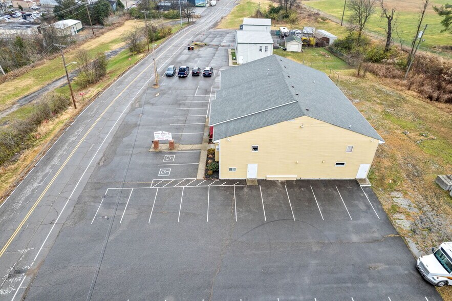 More Photos Of 701 Red River St, Clarksville Office For Sale