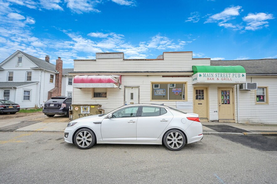 More Photos Of 15-21 Main St, Kings Park Storefront For Sale