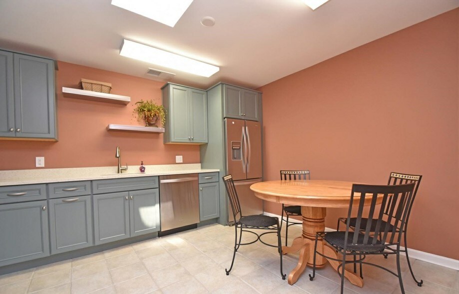 More Photos Of 322 E Main St, Batavia Office For Sale