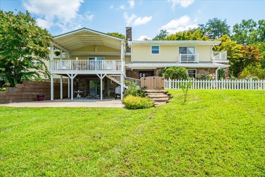 More Photos Of 441 Mull Rd, Hiawassee Hospitality For Sale