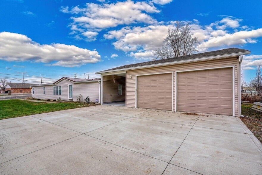 More Photos Of 12164 Broad St SW, Pataskala Office For Sale