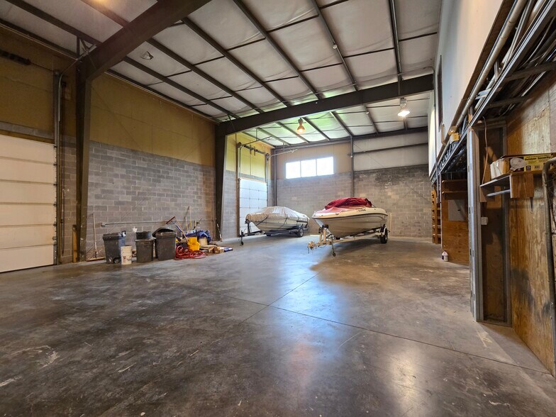 More Photos Of 3347 Rudy St, Knoxville Light Distribution For Lease