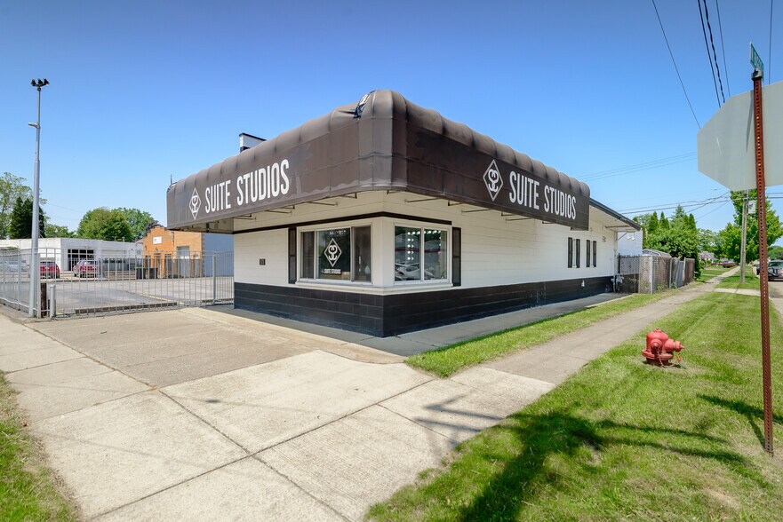 More Photos Of 573 E Huron River Dr, Belleville Freestanding For Sale