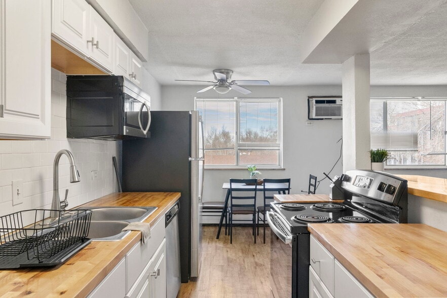 More Photos Of 1995 Del Mar Pky, Aurora Apartments For Sale