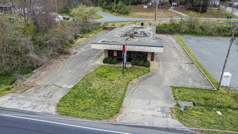 More Photos Of 225 SE Branchview Dr, Concord Freestanding For Sale