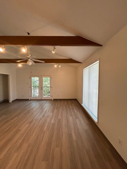 More Photos Of 4916 Kelvin Dr, Houston Coworking Space