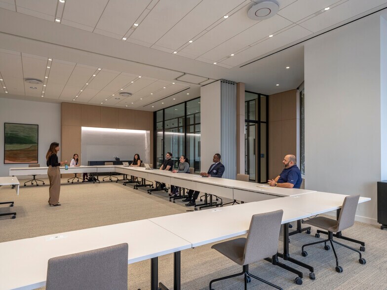 More Photos Of 2 S Biscayne Blvd, Miami Office Residential For Lease