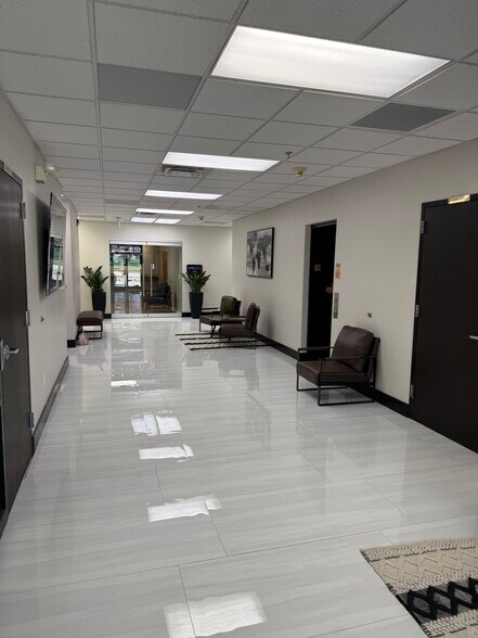 More Photos Of 600 SW Jefferson St, Lee's Summit Office For Lease