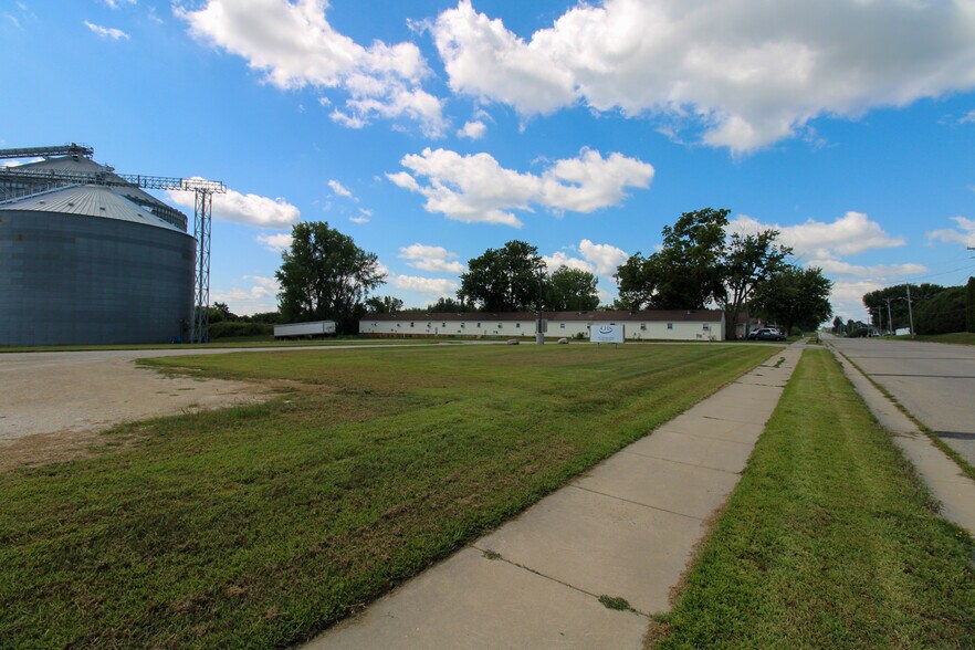 More Photos Of 107 8th Ave SW, Kasson Specialty For Sale