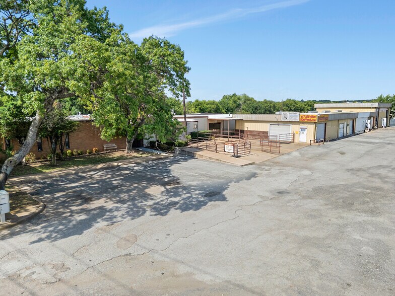 More Photos Of 755 N Burleson Blvd, Burleson Industrial For Sale