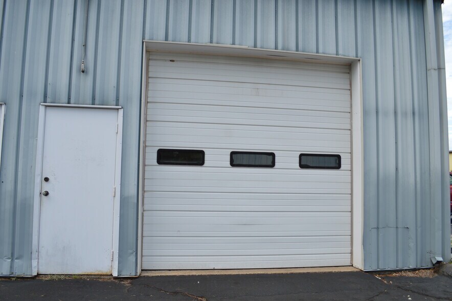 More Photos Of 15 Herman Dr, Simsbury Light Manufacturing For Lease