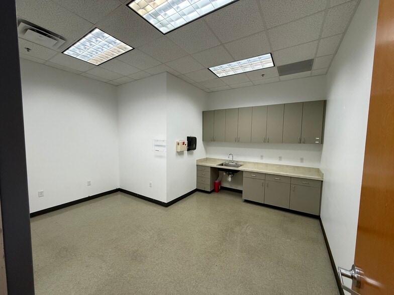 More Photos Of 2340 E Beardsley Rd, Phoenix Medical For Lease