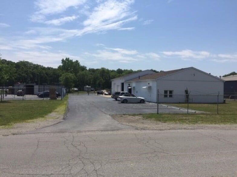More Photos Of 5715 Old Porter Rd, Portage Warehouse For Sale