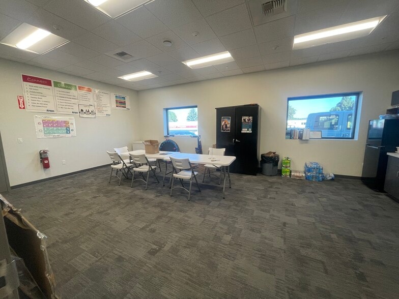 More Photos Of 925 N Fancher Rd, Spokane Valley Industrial For Lease