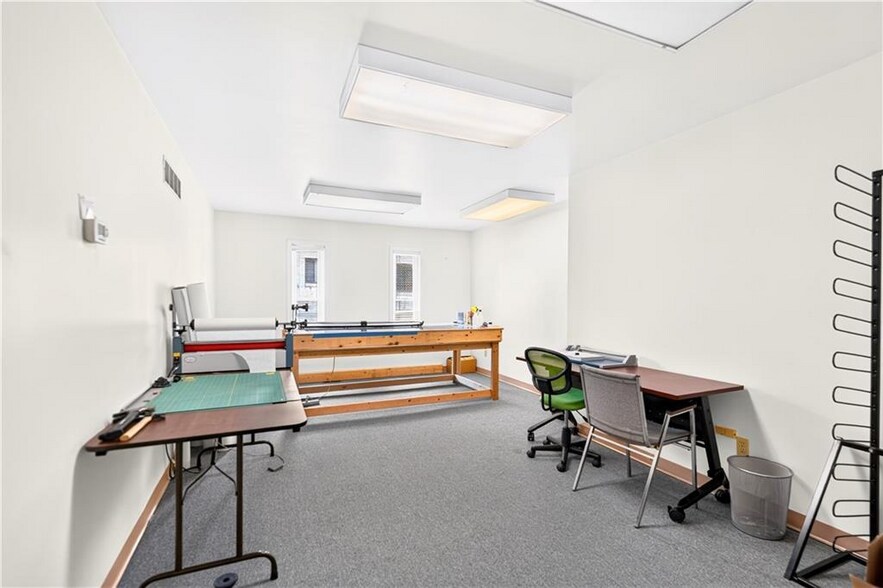 More Photos Of 453 Wall Ave, Wilmerding Office For Sale
