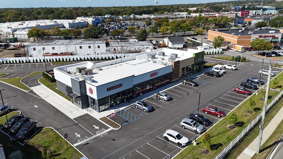 More Photos Of 1900 Veterans Memorial Hwy, Islandia General Retail For Lease