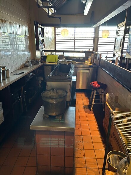 More Photos Of 22733-22833 Hawthorne Blvd, Torrance Storefront For Lease