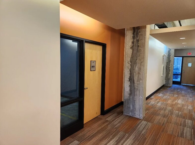 More Photos Of 1307 W Morehead St, Charlotte Office For Sale