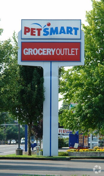 More Photos Of 2925 Lancaster Dr NE, Salem Freestanding For Sale