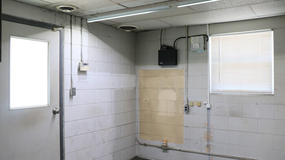 More Photos Of 218 Clay St, Jasper Flex For Lease