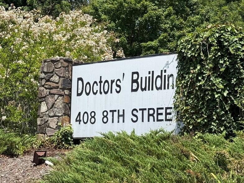 Primary Photo Of 408 8th St, North Wilkesboro Medical For Lease