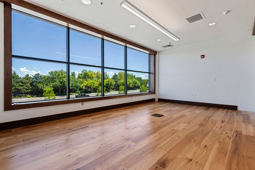 More Photos Of 335 S Locust Grove Rd, Meridian Manufacturing For Sale