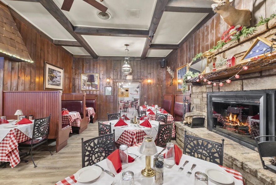 More Photos Of 6600 W 111th St, Worth Restaurant For Sale