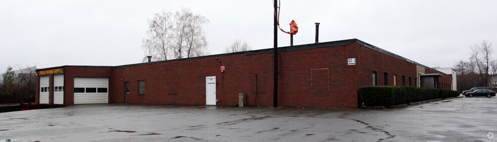 More Photos Of 27 Garden St, Danvers Warehouse For Lease
