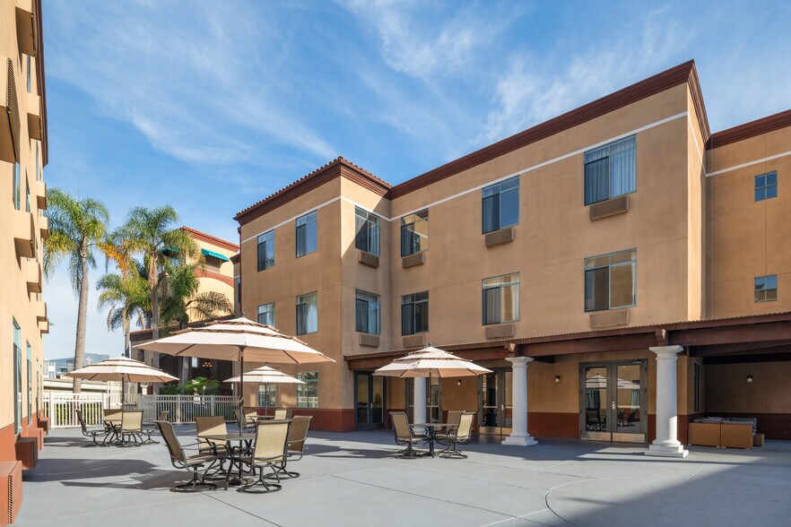 More Photos Of 631 Camino del Rio S, San Diego Hotel For Sale