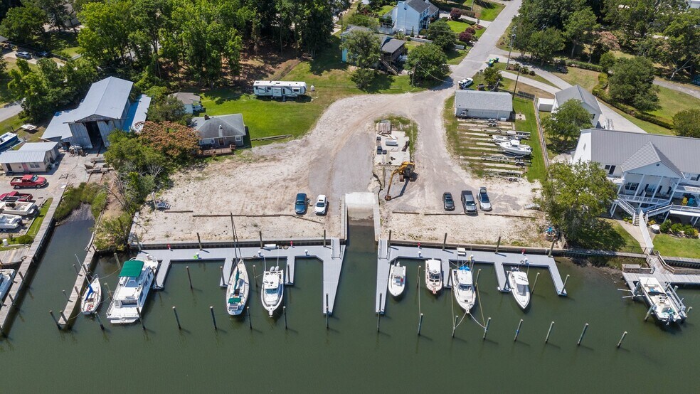 More Photos Of 101 Roanoke Ave, Morehead City Marina For Sale