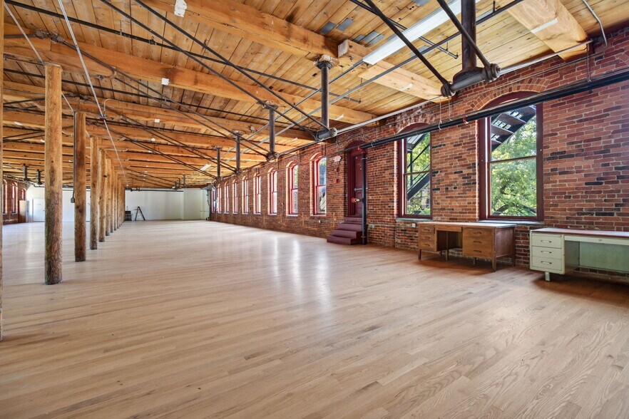 More Photos Of 420 Park St, Housatonic Flex For Sale